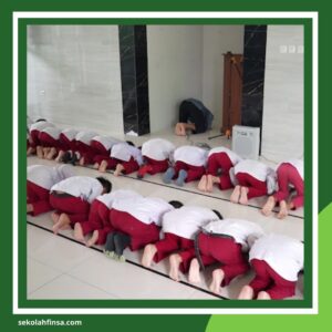 Sekolah Sunnah Terbaik di Indonesia Fasilitas dan Kegiatan Rutinnya | cara membiasakan anak sholat