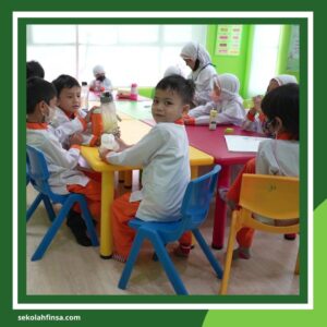 usia ideal anak masuk tk | perbedaan tkit dan tk biasa | perbedaan paud dan tk | kenapa anak harus tk