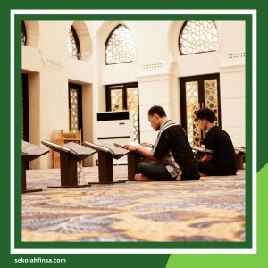 Adab Membaca Al-Qur'an yang Harus Muslim Ketahui